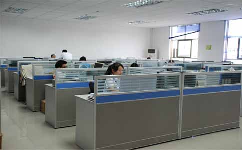 通發(fā)激光的辦公室很安靜，同事很友善